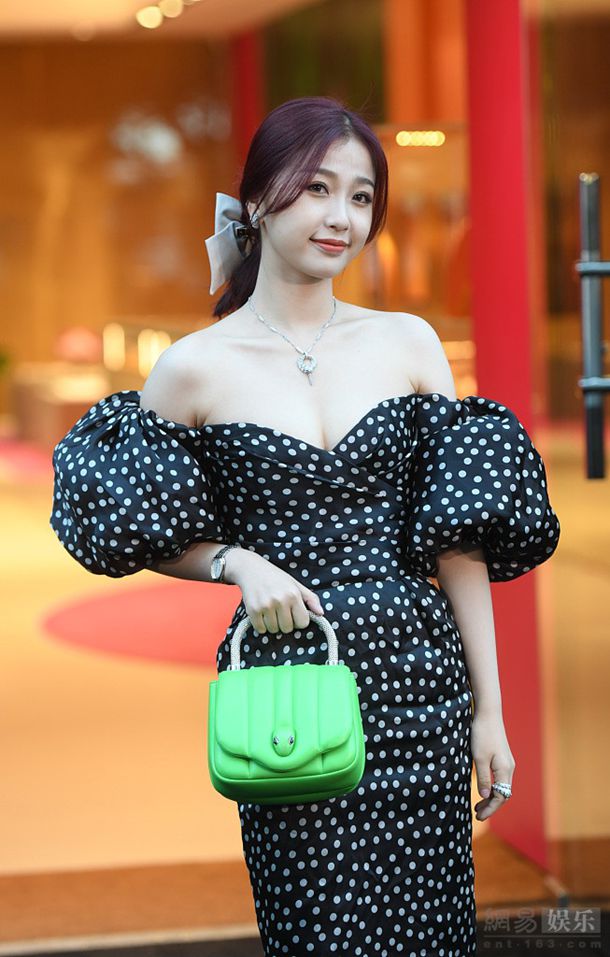 ��֪�ھӵ�����Ů��׼�����Ҽҹ��꣬�Ҵ�����������ϼ���׼��