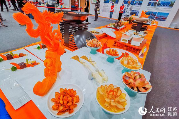 8�桰��ʥĸ����ֵ�Աȣ�˭�Ե�������һ�����飬˭��Ӳ������