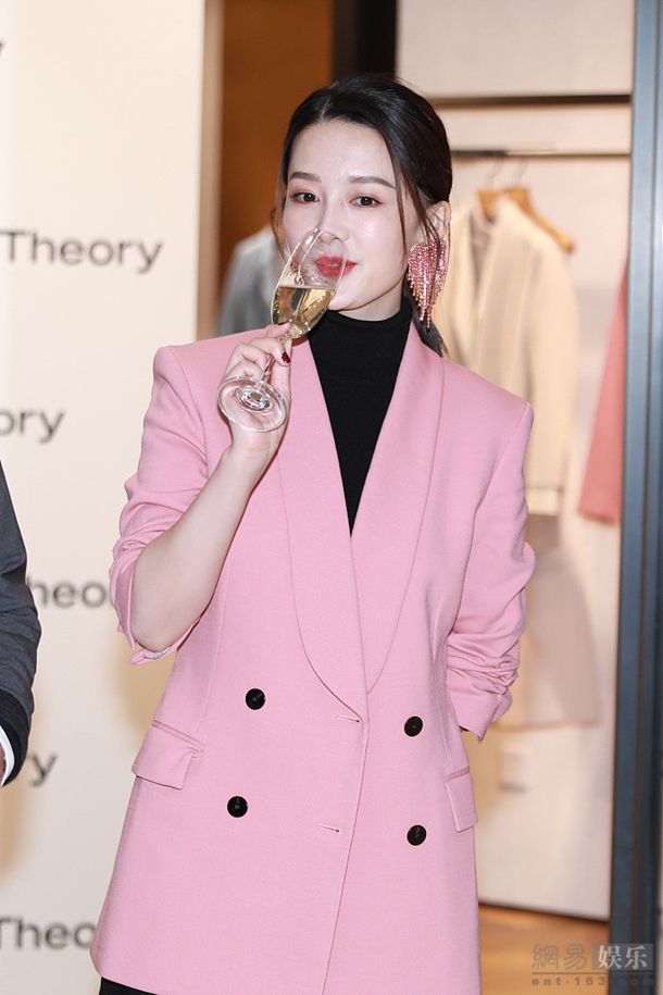 ��׵������ͷ���ۻ������ۣ������˷����������У�ѧ�᲻��ԩ��Ǯ