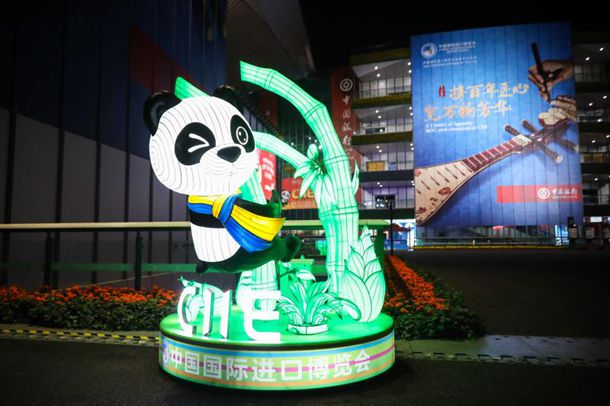 Ů��Ա��¶�ʹ��ֻ�վ����Ϊ��Ǹ â��TV���������Լ